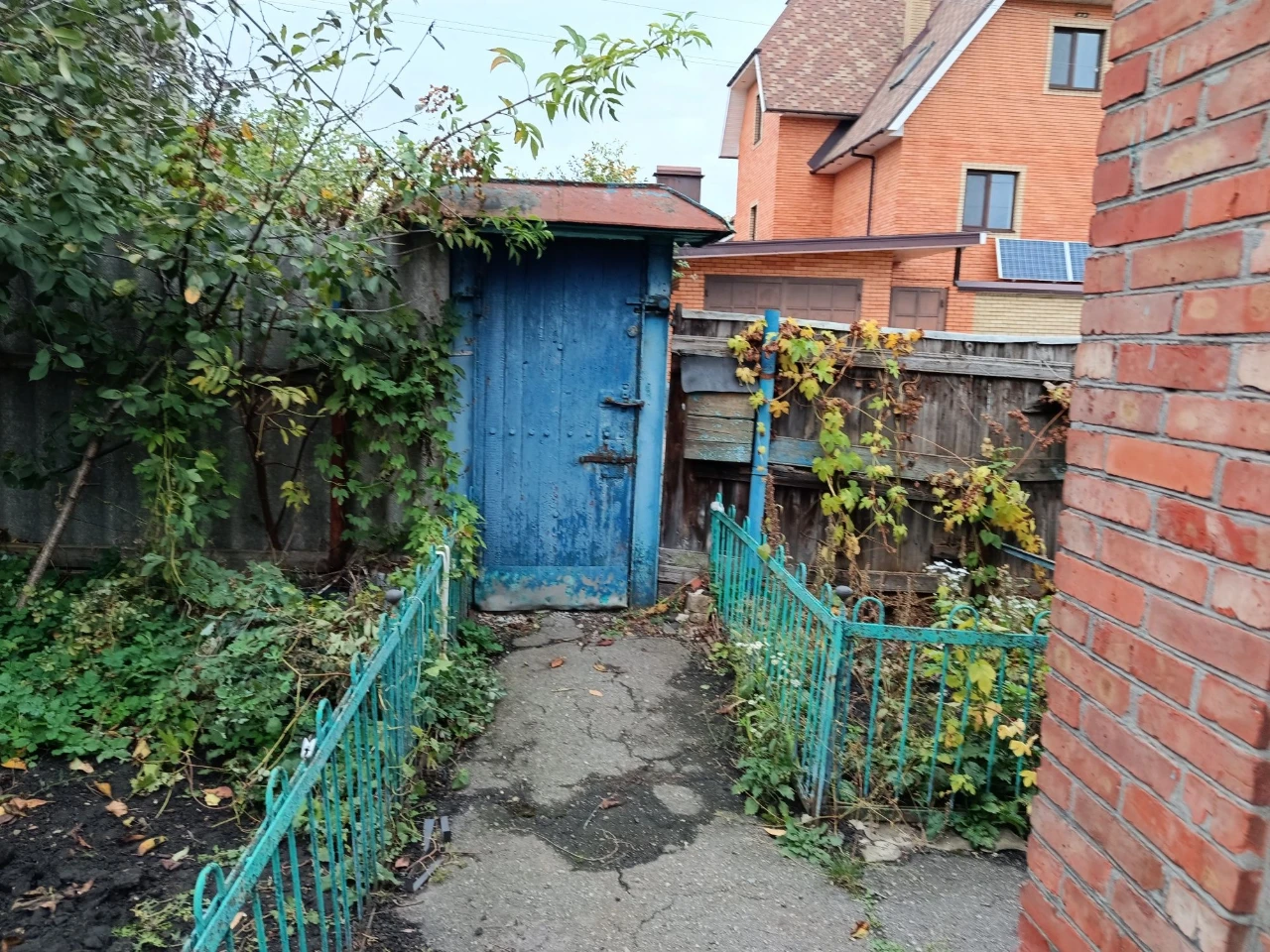 For sale: 3/4 house, no separate part.