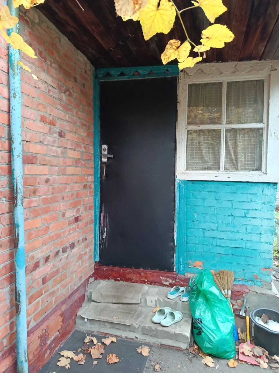 For sale: 3/4 house, no separate part.