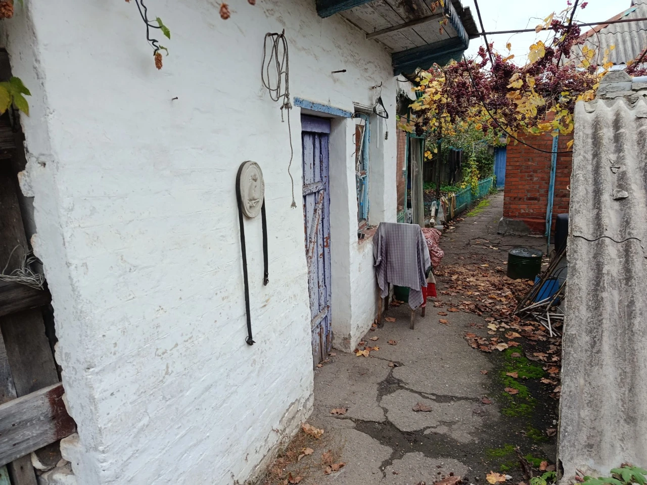 For sale: 3/4 house, no separate part.