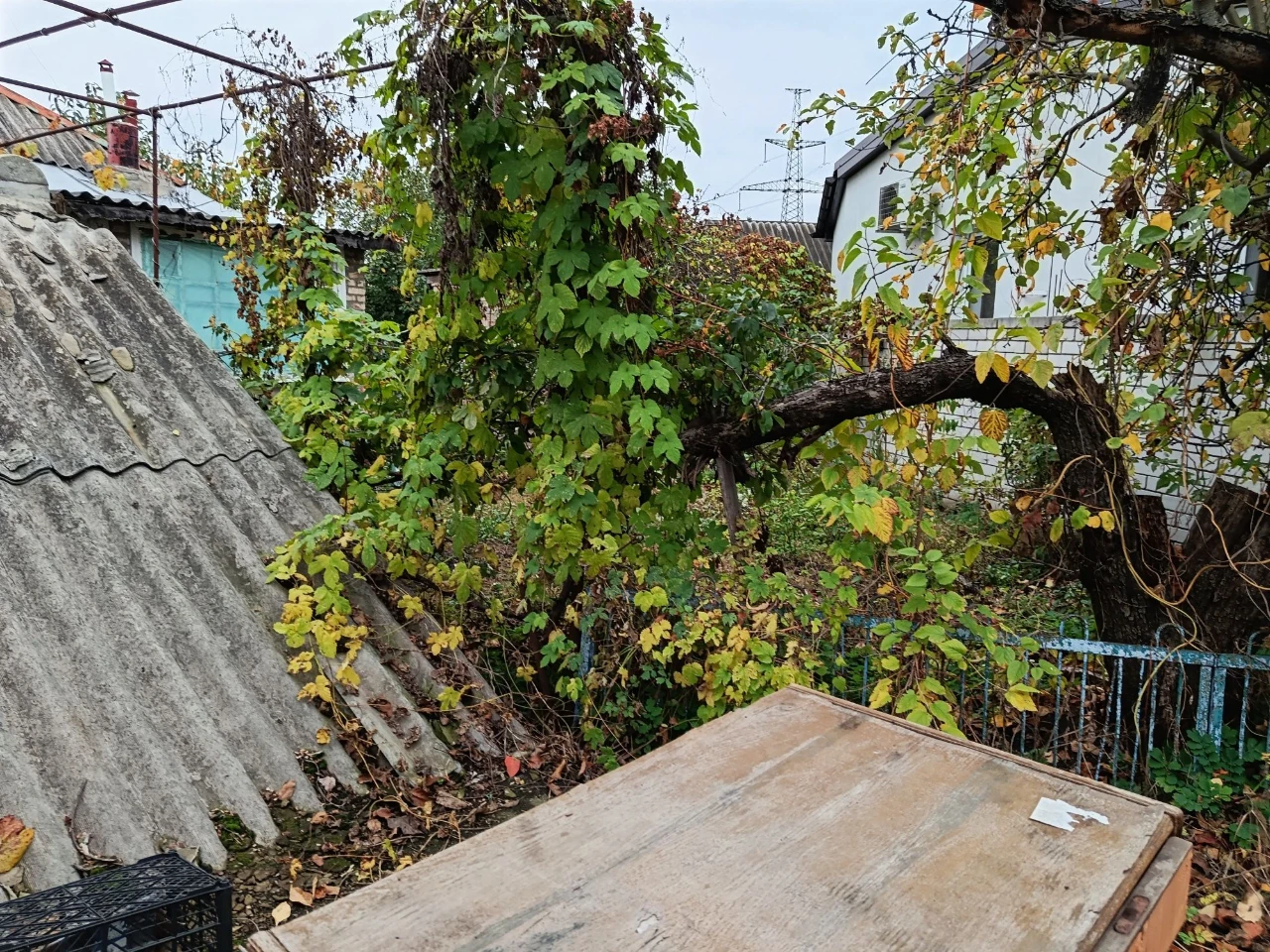 For sale: 3/4 house, no separate part.