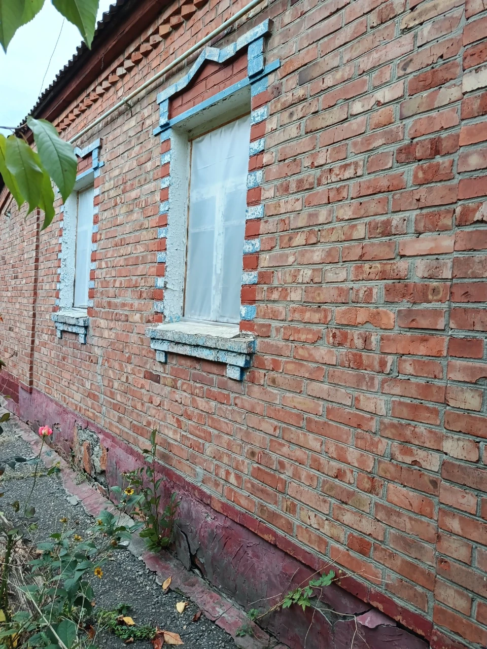 For sale: 3/4 house, no separate part.