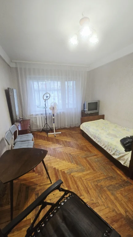 For Sale: 1 room apartment on Mykhailova Street