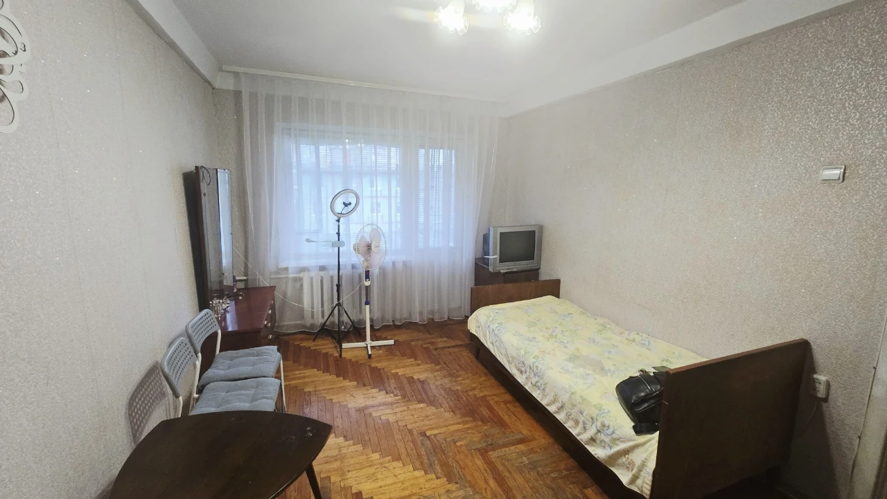 For Sale: 1 room apartment on Mykhailova Street