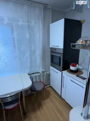 Продажа квартиры, Комунарський