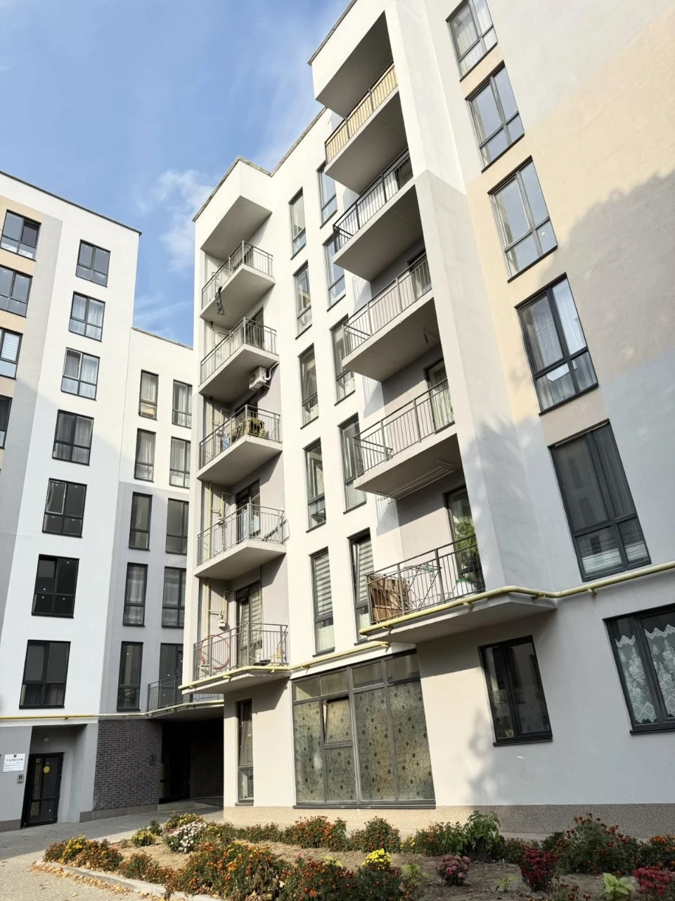 Sale of a 1-bedroom apartment in a new building