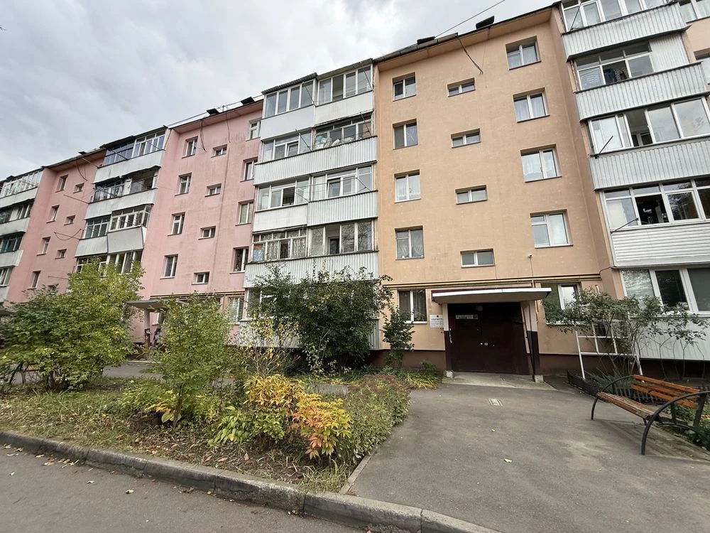 3 bedroom apartment near school on Vyshenka street