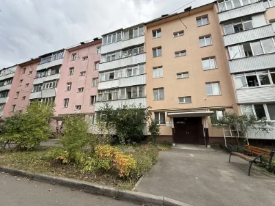 3 bedroom apartment near school on Vyshenka street