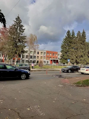 3 bedroom apartment near school on Vyshenka street