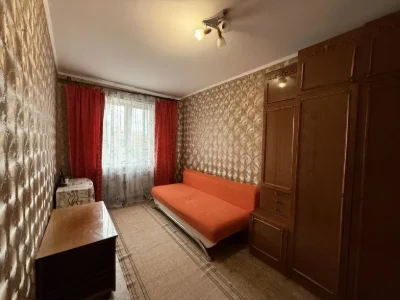 3 bedroom apartment near school on Vyshenka street