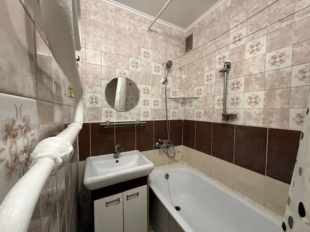 3 bedroom apartment near school on Vyshenka street