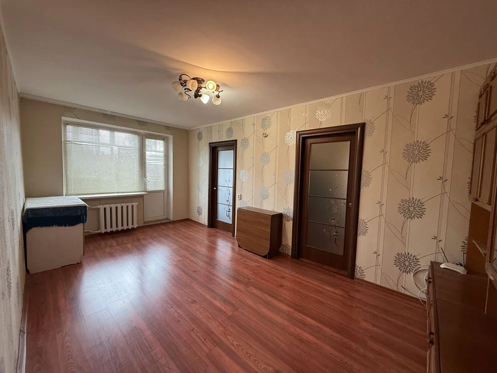 3 bedroom apartment near school on Vyshenka street