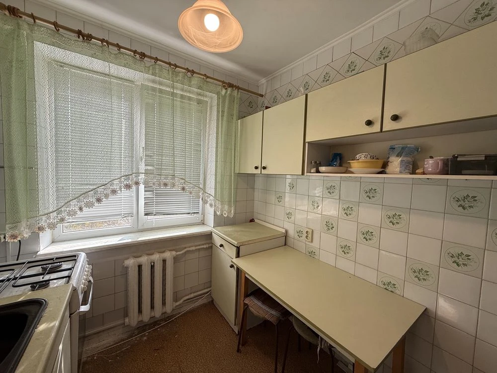 3 bedroom apartment near school on Vyshenka street