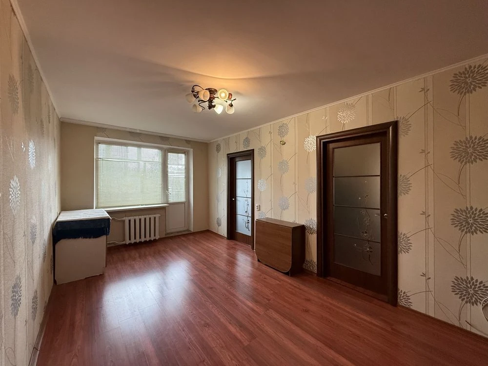 3 bedroom apartment near school on Vyshenka street