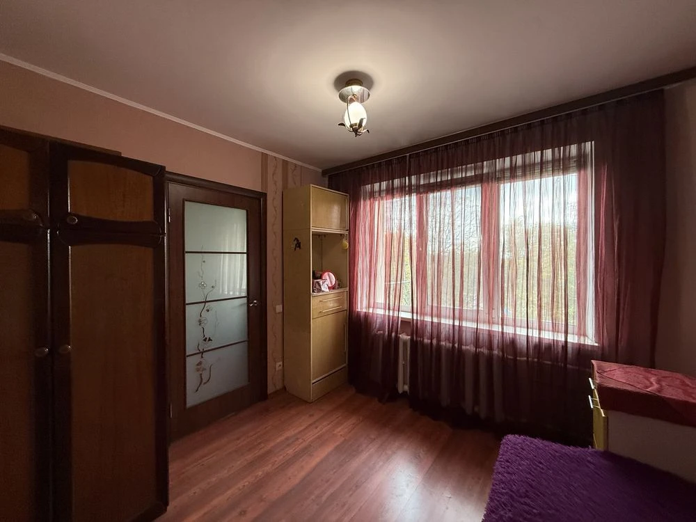 3 bedroom apartment near school on Vyshenka street