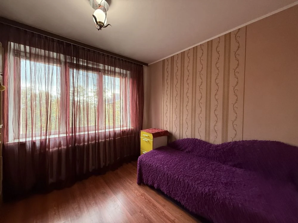 3 bedroom apartment near school on Vyshenka street