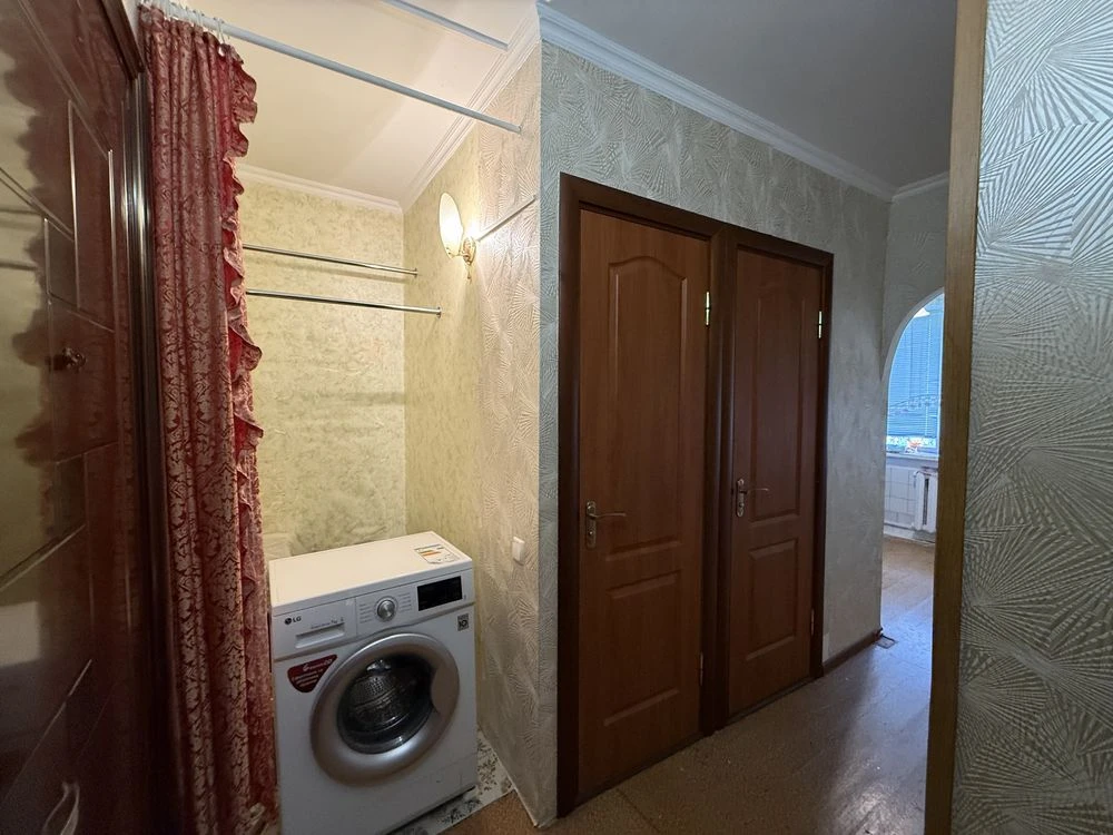 3 bedroom apartment near school on Vyshenka street