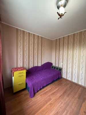 3 bedroom apartment near school on Vyshenka street