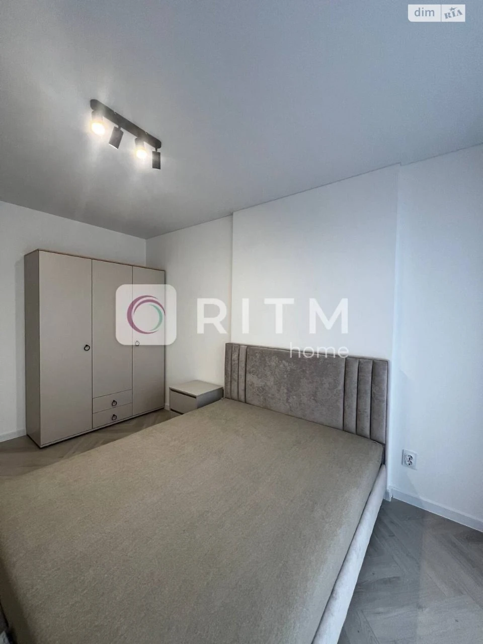 Long-Term Rental: Apartment