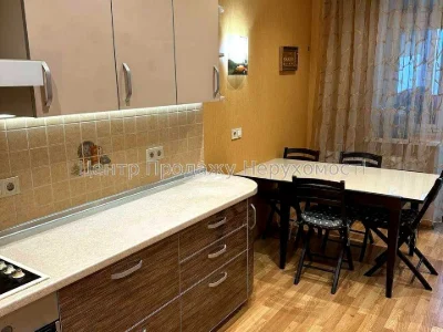 Apartment. Kharkiv, Peremohy Avenue.