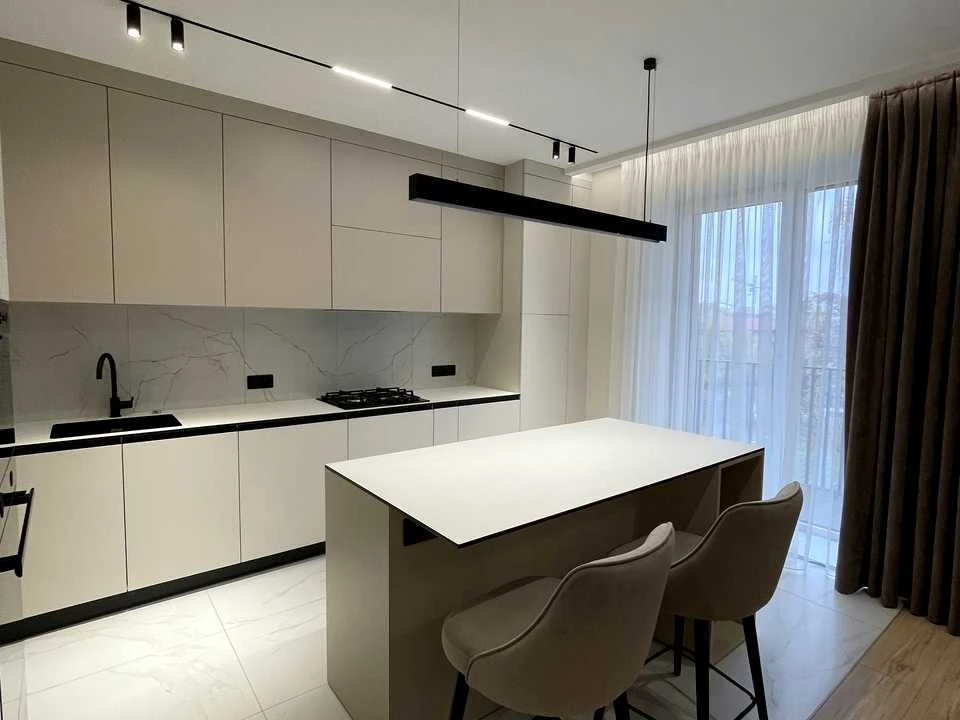 Apartment. Ivano-Frankivsk, Juliana Pelesha st.