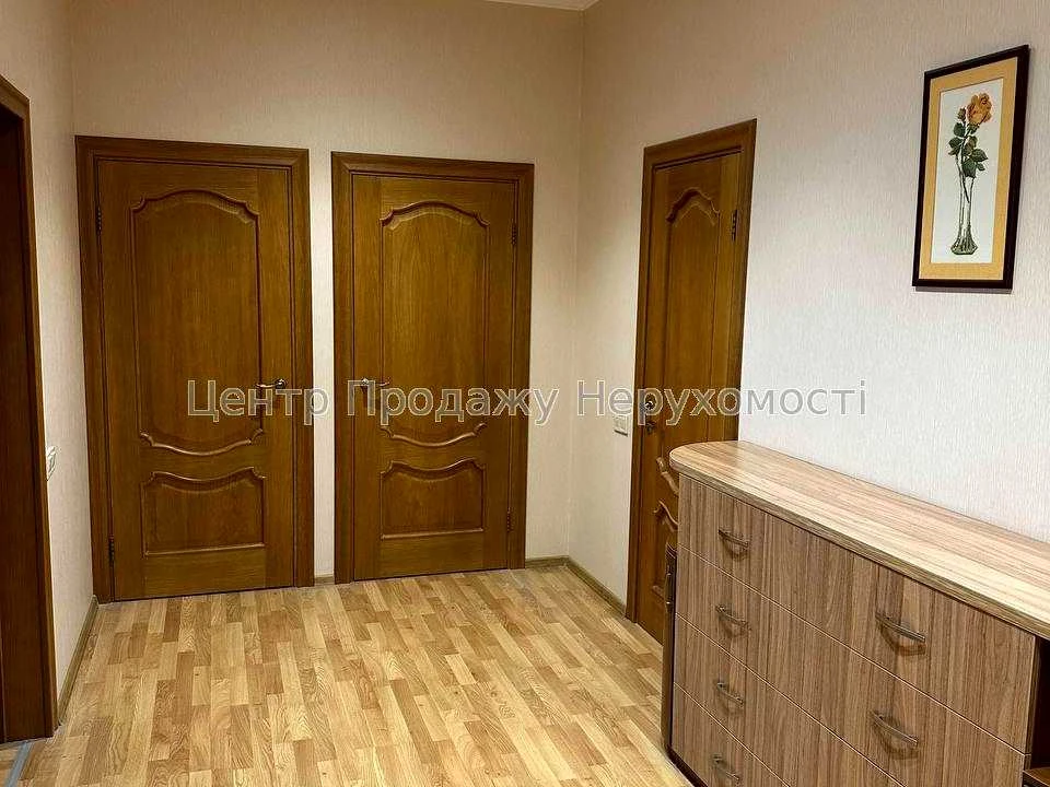 Apartment. Kharkiv, Peremohy Avenue.