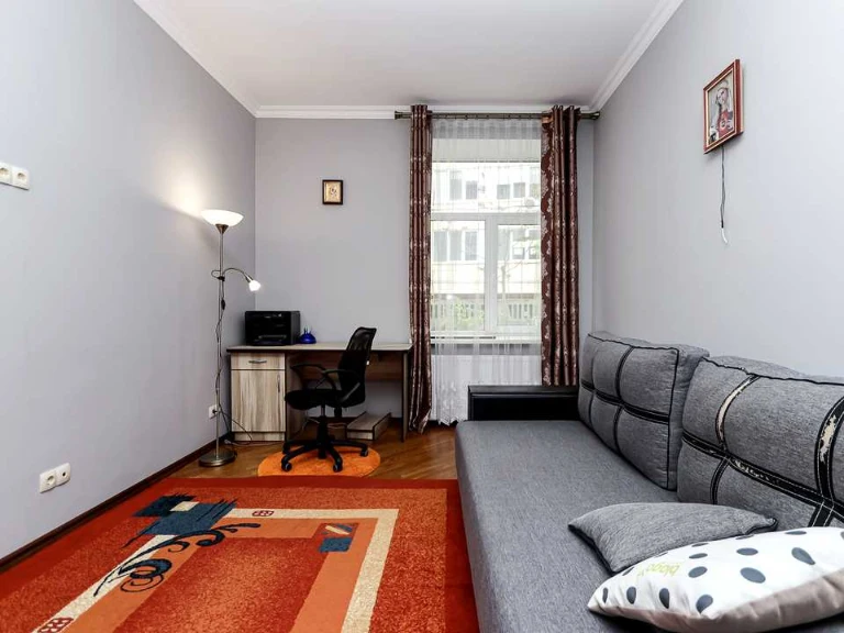 Apartment. Ivano-Frankivsk, Sichovyh Strichiv st.