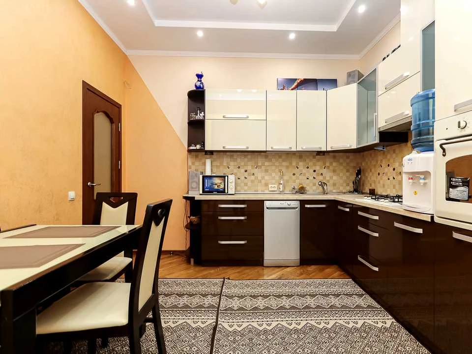 Apartment. Ivano-Frankivsk, Sichovyh Strichiv st.