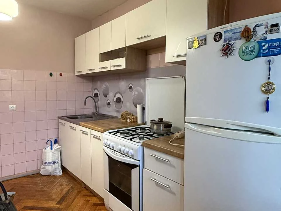 Apartment. Ivano-Frankivsk, Hnat Hotkevych st.
