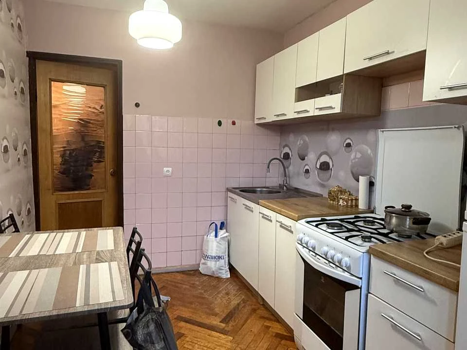 Apartment. Ivano-Frankivsk, Hnat Hotkevych st.
