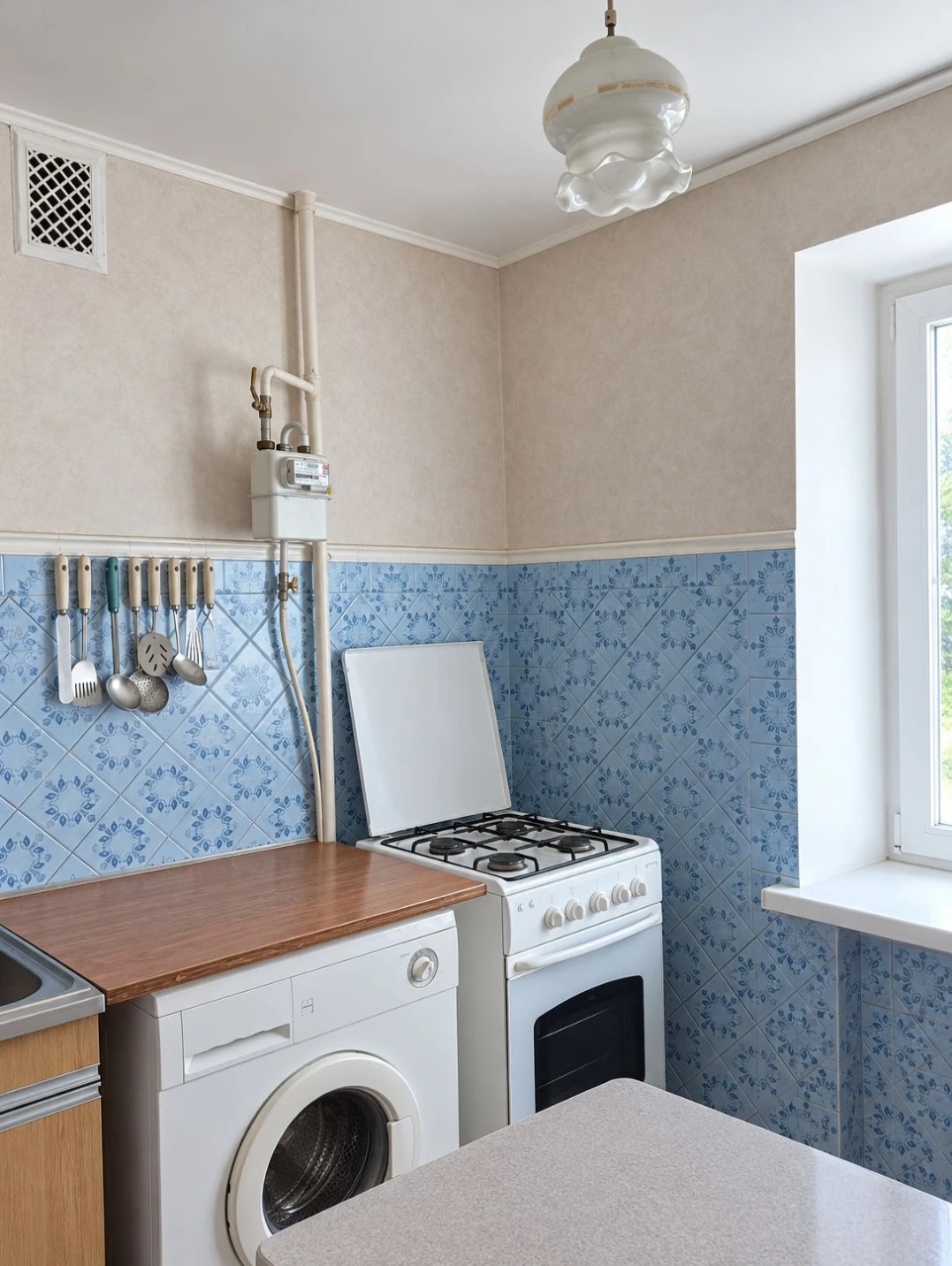 Продажа 3-комнатной квартиры в центре, 60 м², Кирпичный дом