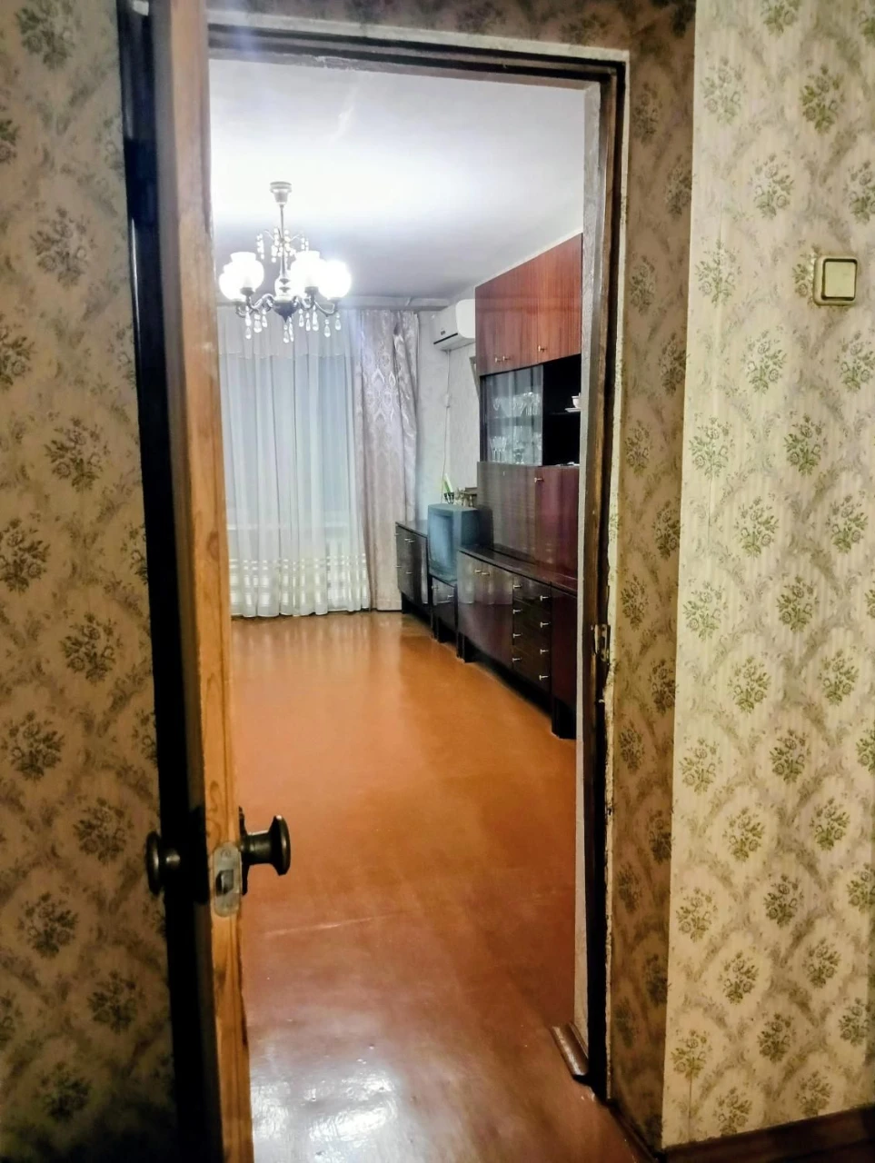 Продажа 3-комнатной квартиры в центре, 60 м², Кирпичный дом