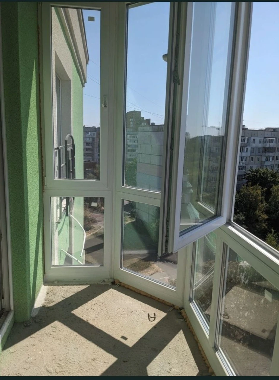 Sale of a three-room apartment