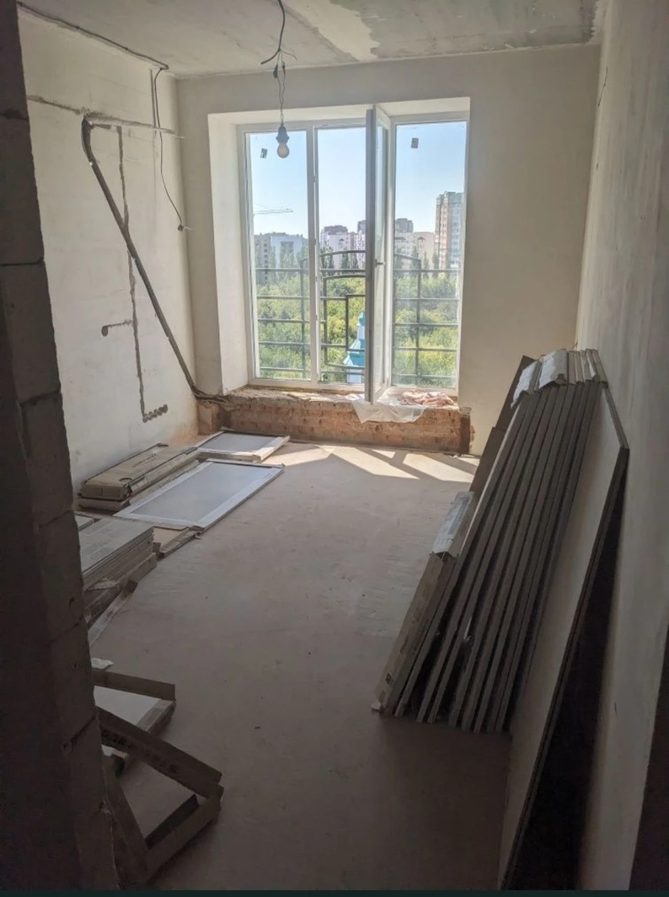 Sale of a three-room apartment