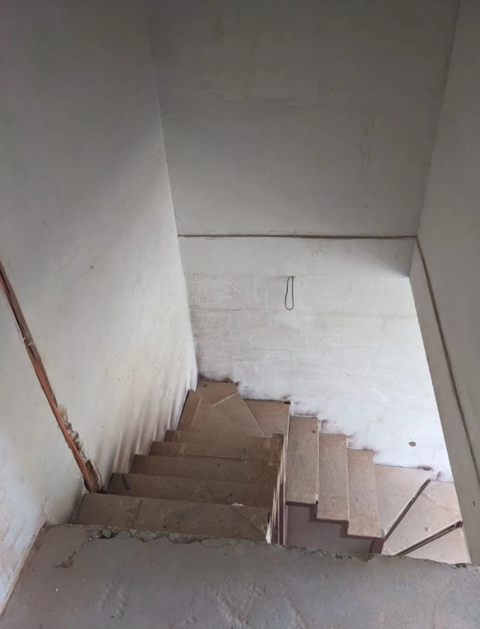Sale of a three-room apartment