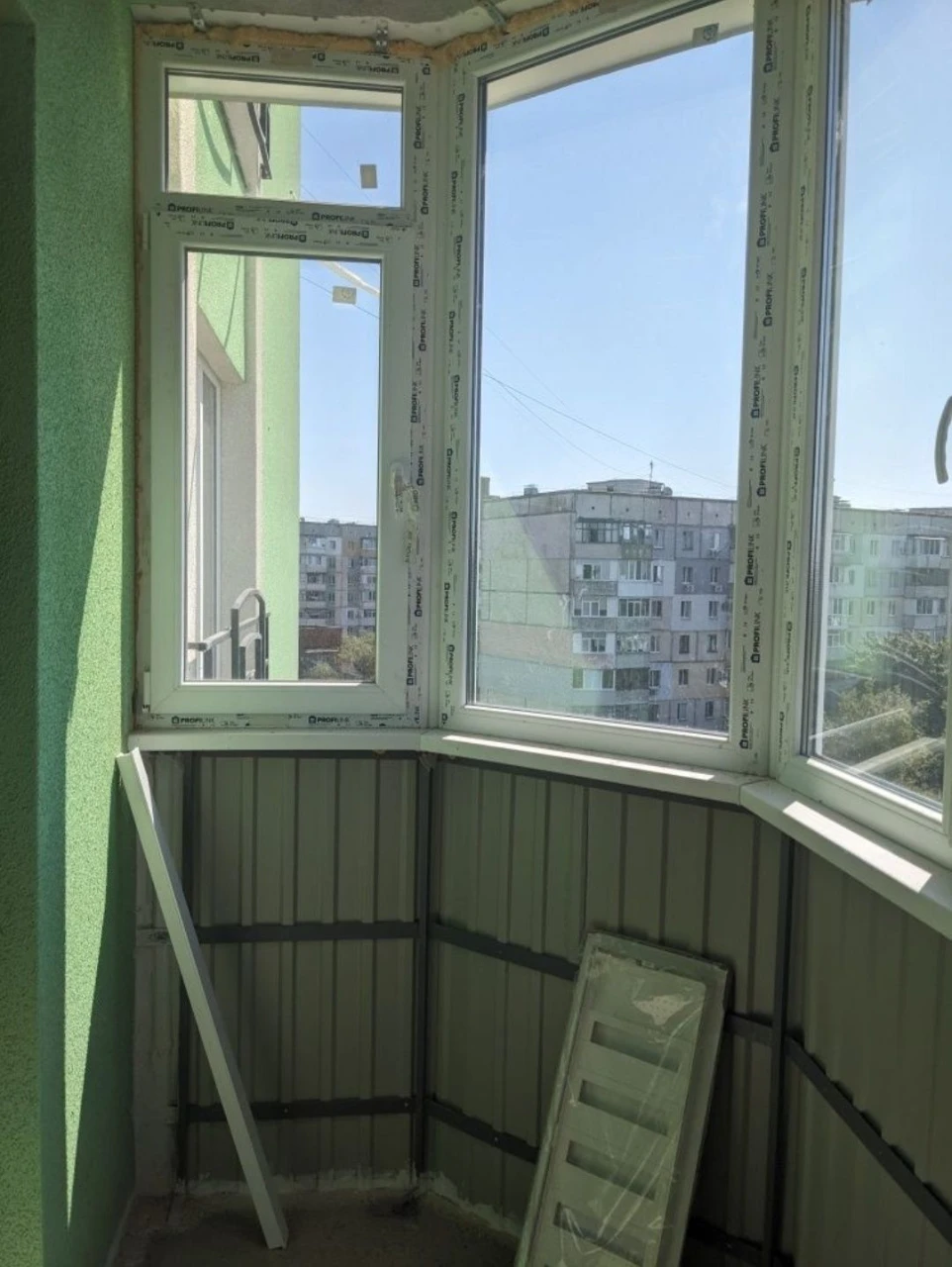 Sale of a three-room apartment