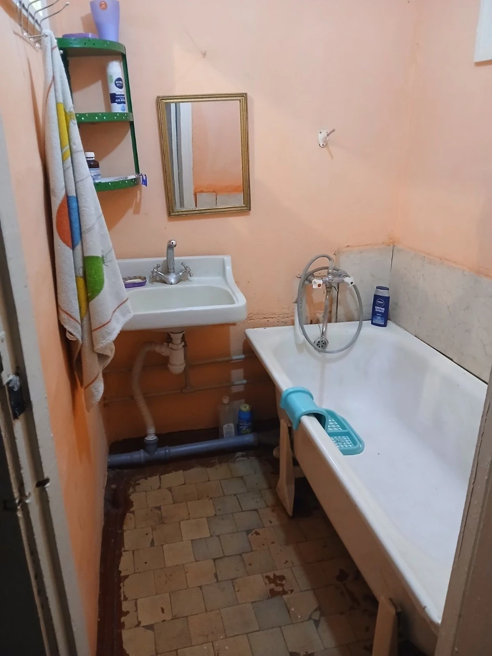 Sale of a 2-bedroom apartment in the Institute of Communication area.