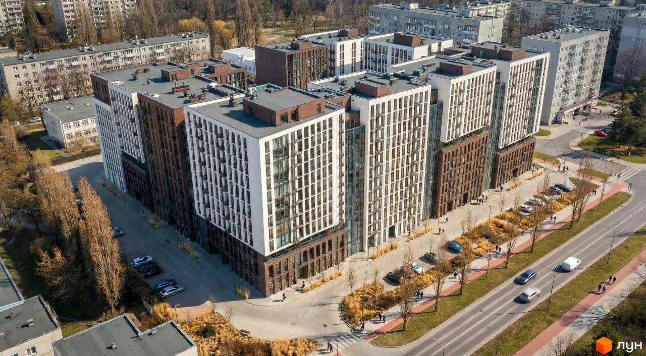 Простора півторакімнатна квартира в комплексі по вул. Капуша