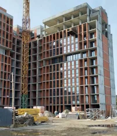 Простора півторакімнатна квартира в комплексі по вул. Капуша