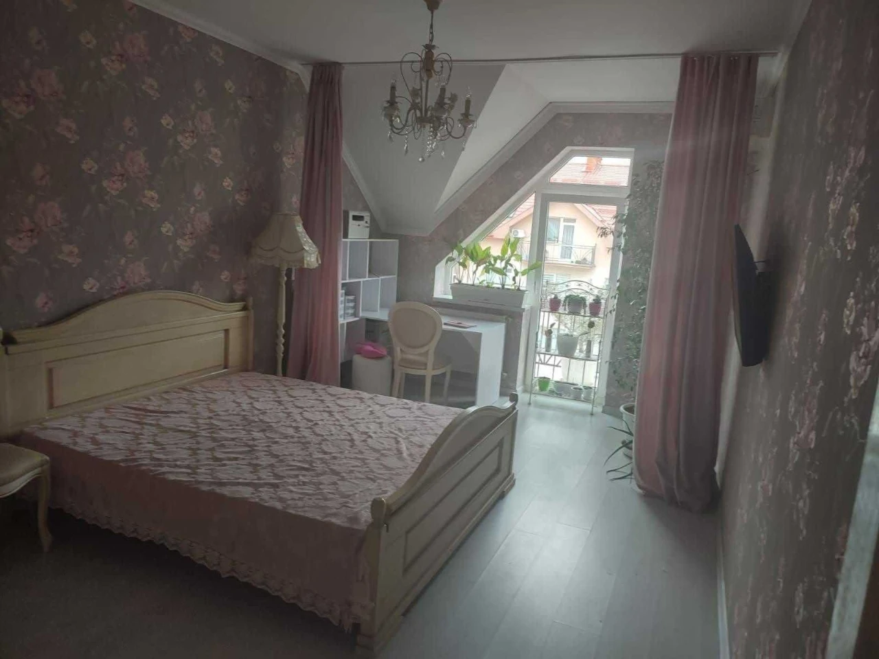 Sale of an atmospheric two-level apartment