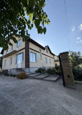 For Sale: Excellent 2-Story House