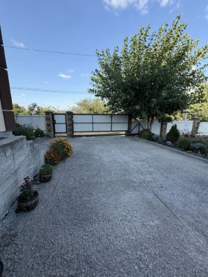 For Sale: Excellent 2-Story House