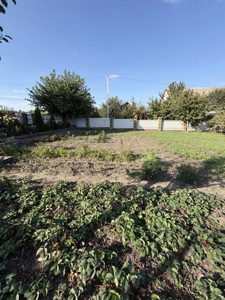 For Sale: Excellent 2-Story House