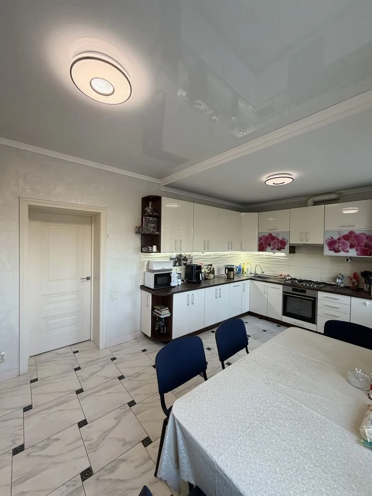 For Sale: Excellent 2-Story House