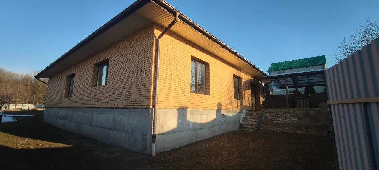 Продажа современного дома с камином, продуманной планировкой