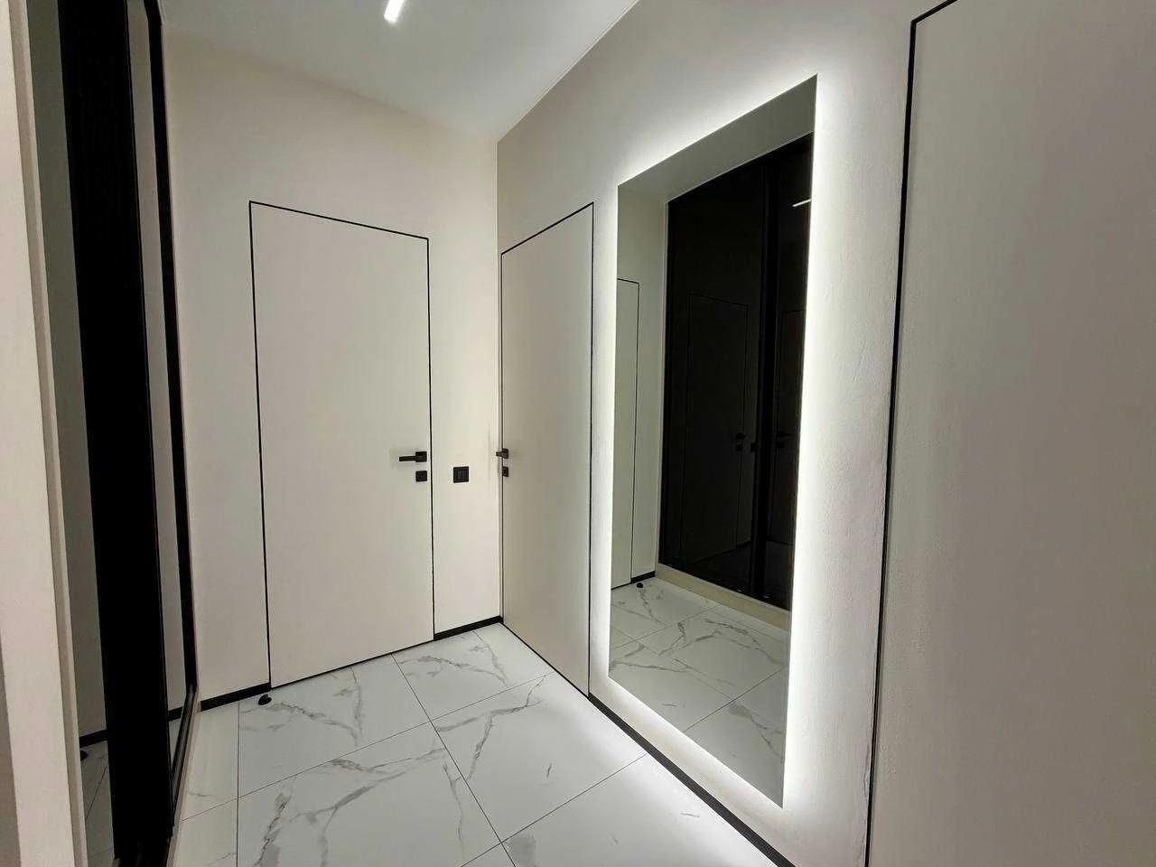 For sale, fully furnished 2-bedroom apartment with renovation in a new building.
