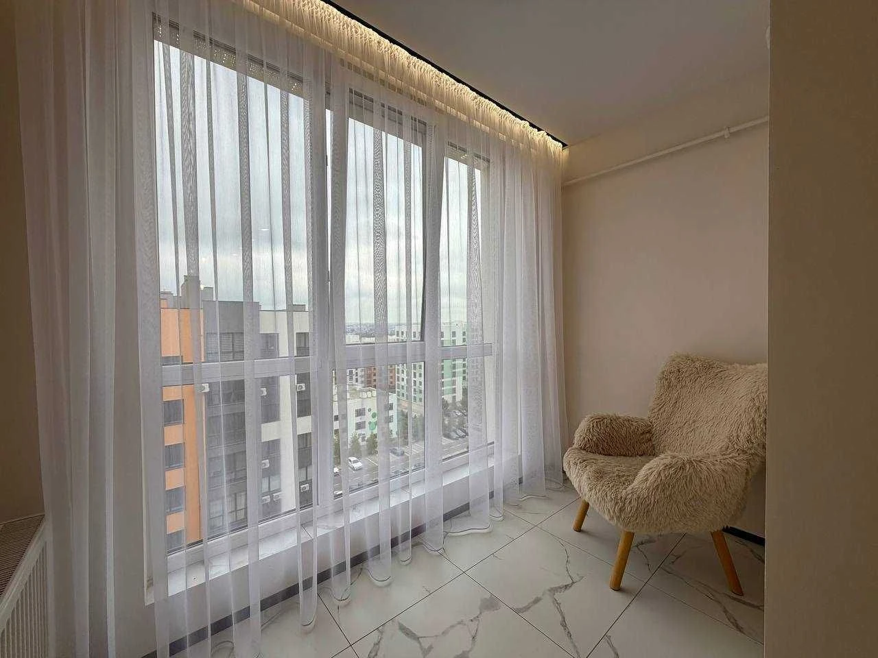 For sale, fully furnished 2-bedroom apartment with renovation in a new building.