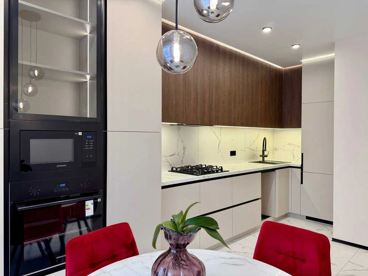 For sale, fully furnished 2-bedroom apartment with renovation in a new building.