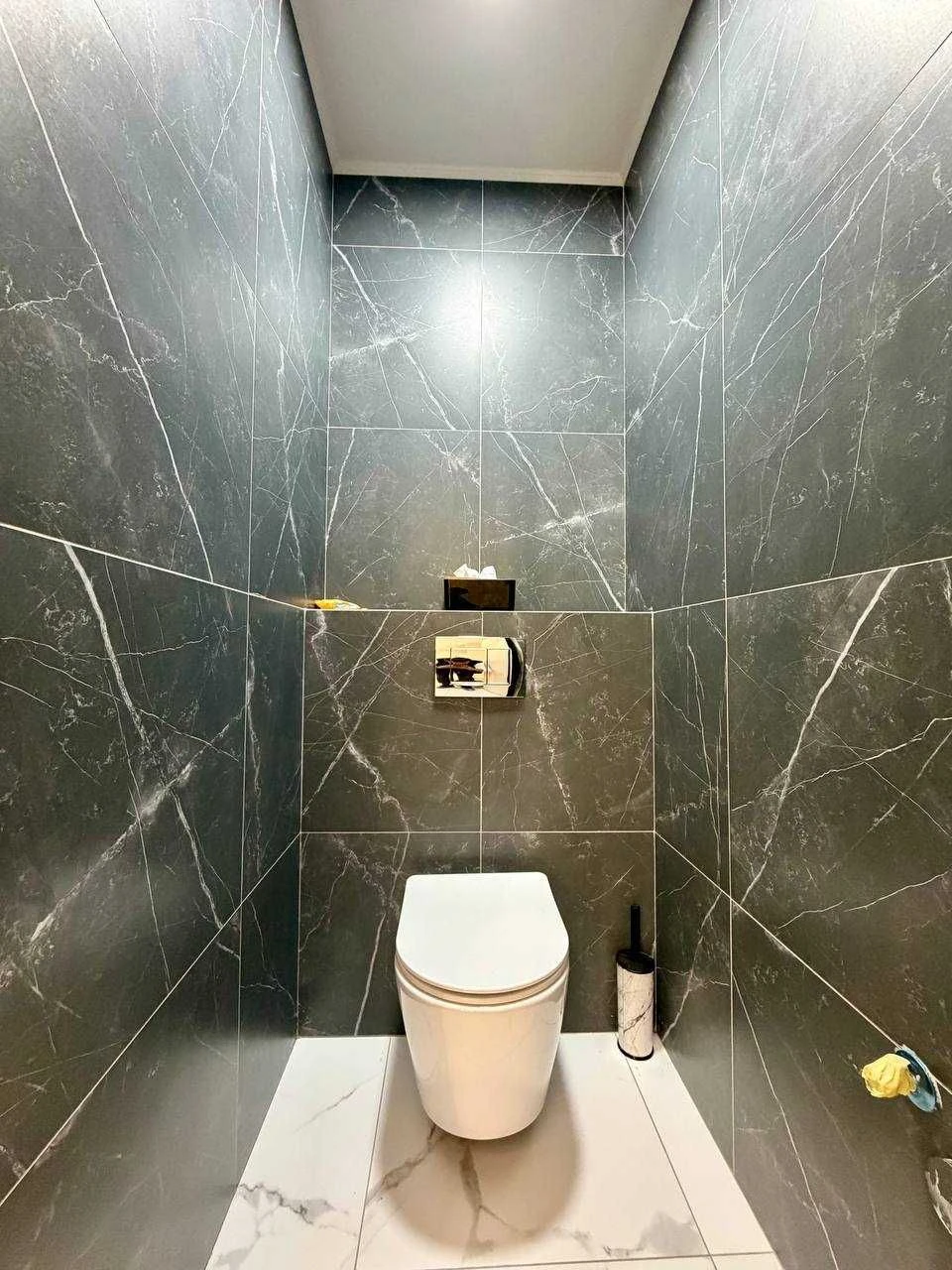 For sale, fully furnished 2-bedroom apartment with renovation in a new building.