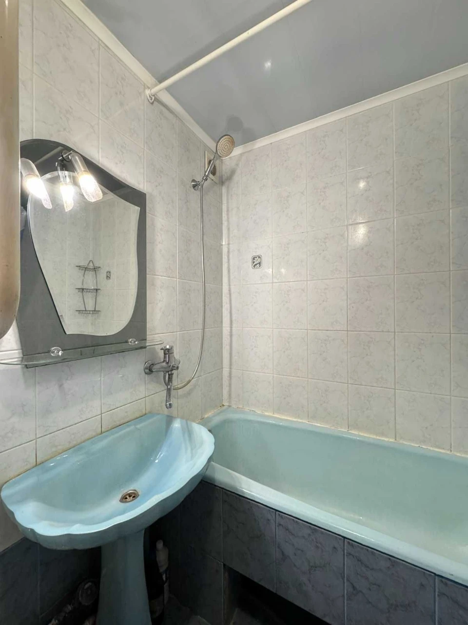 Продаж 4-кімнатного квартири • 92 м² • Буковинка • Гараж у