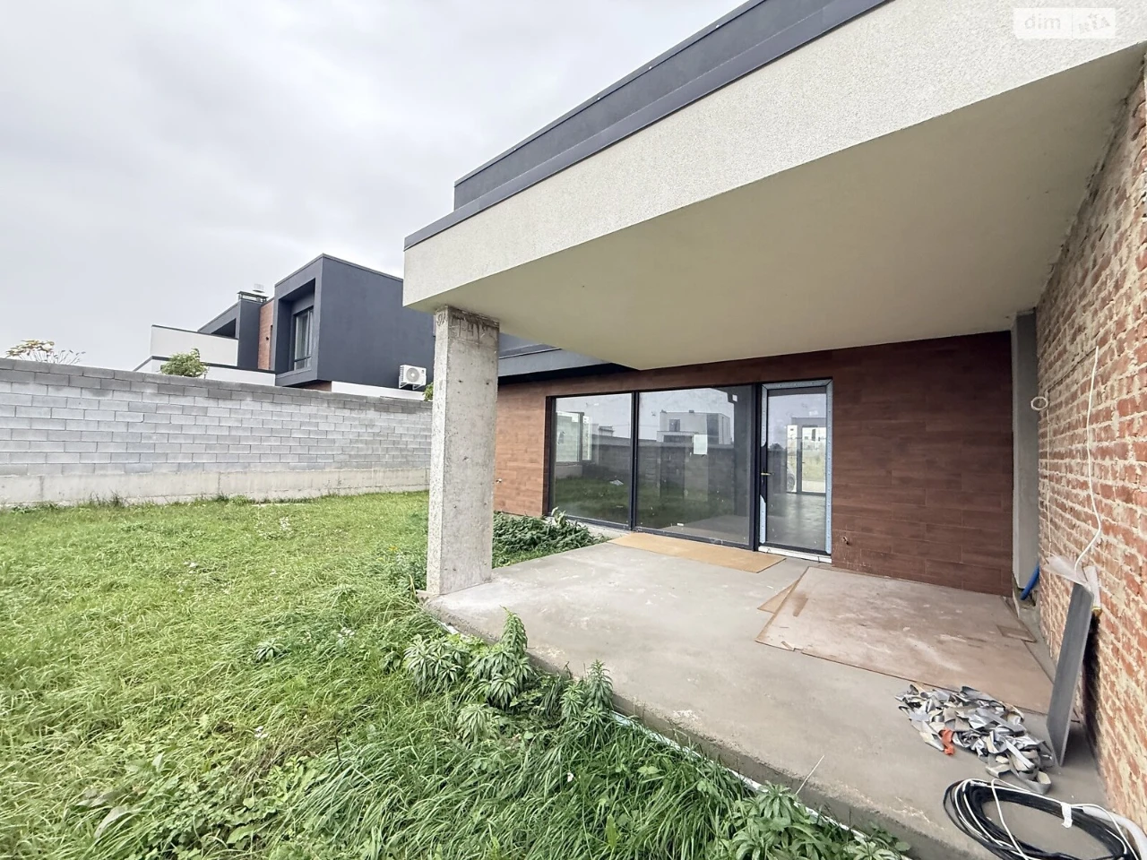South Taunhouse for Sale